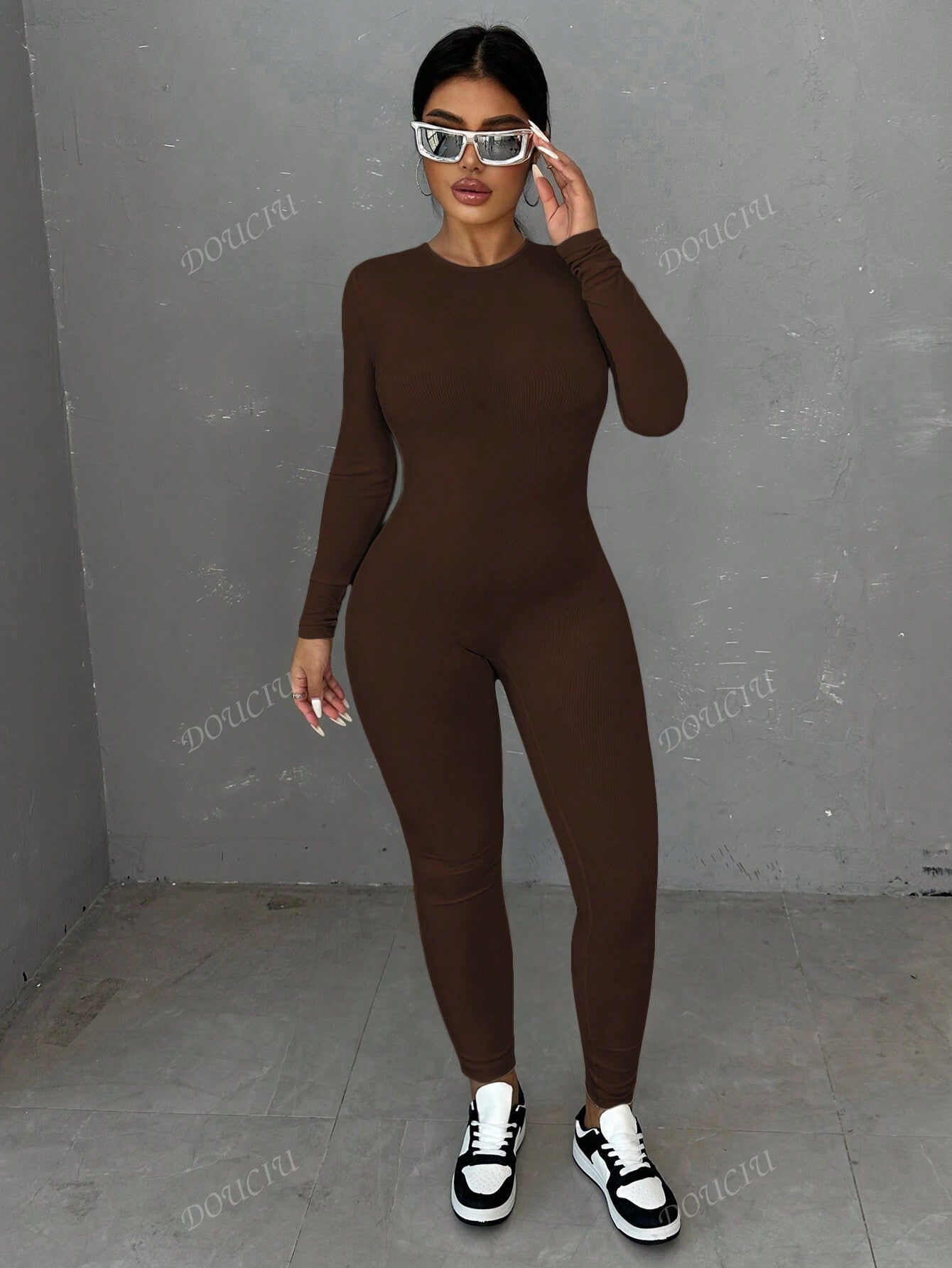 جمبسوت نسائية بأكمام طويلة وياقة مستديرة ذات لون أحادي، قطيفة ضيقة، مناسبة للربيع والخريف