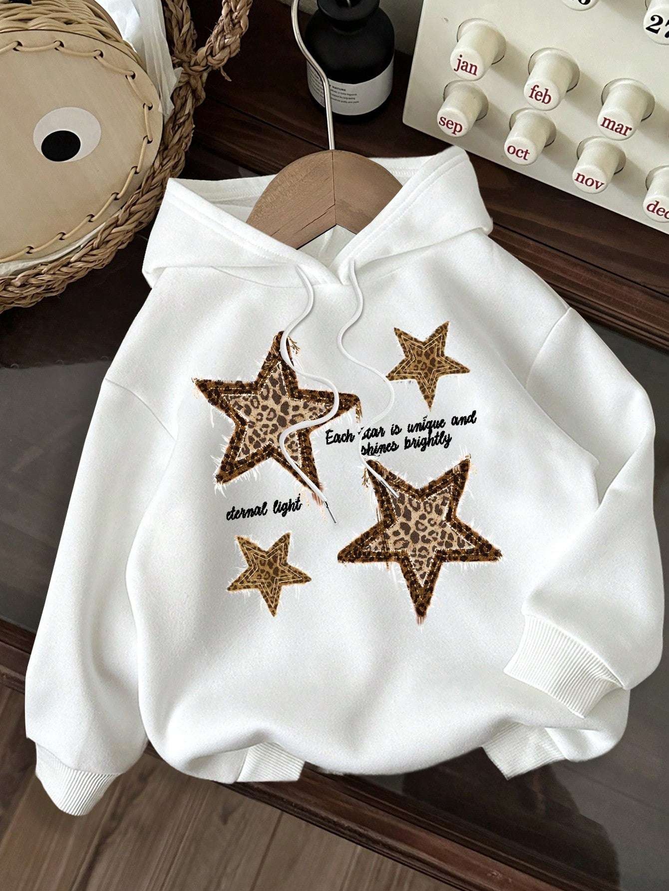 قميص ثقيل هودي نسائي فضفاض مصنوع من قماش لامع سميك بنقوش نمر وكوكب، بدون رسومات بتصميم بسيط عصري