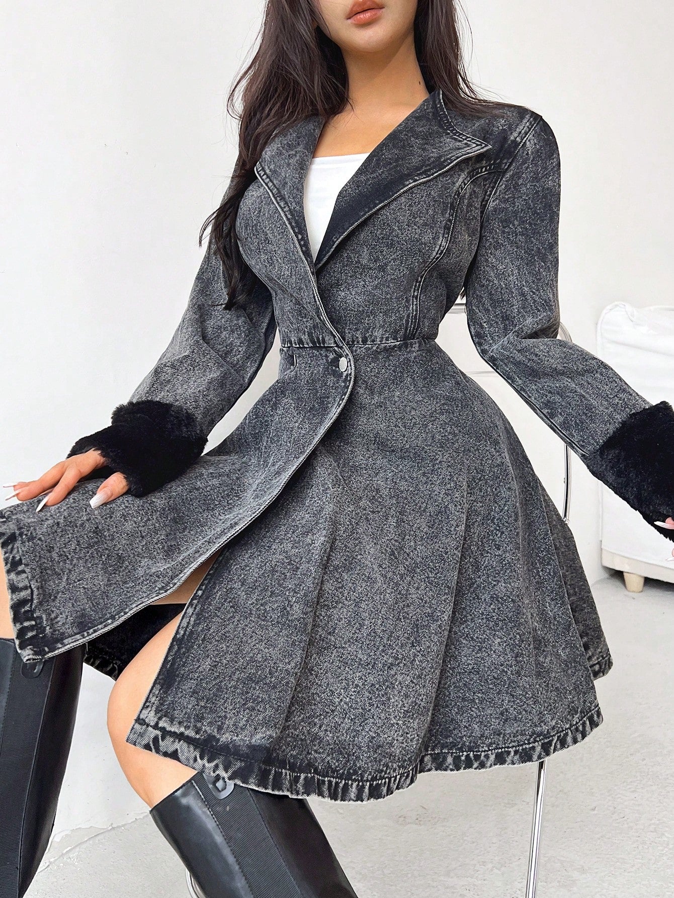 معطف وجاكيت جينز نسائي مع أكمام من الفرو الناعم، مبطن بقماش سميك
