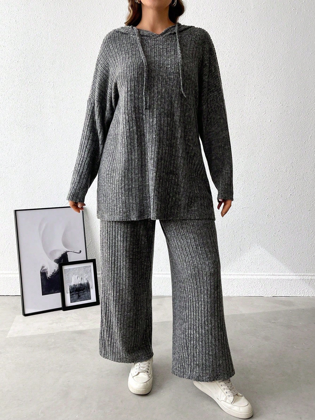 طقم نسائي منسق