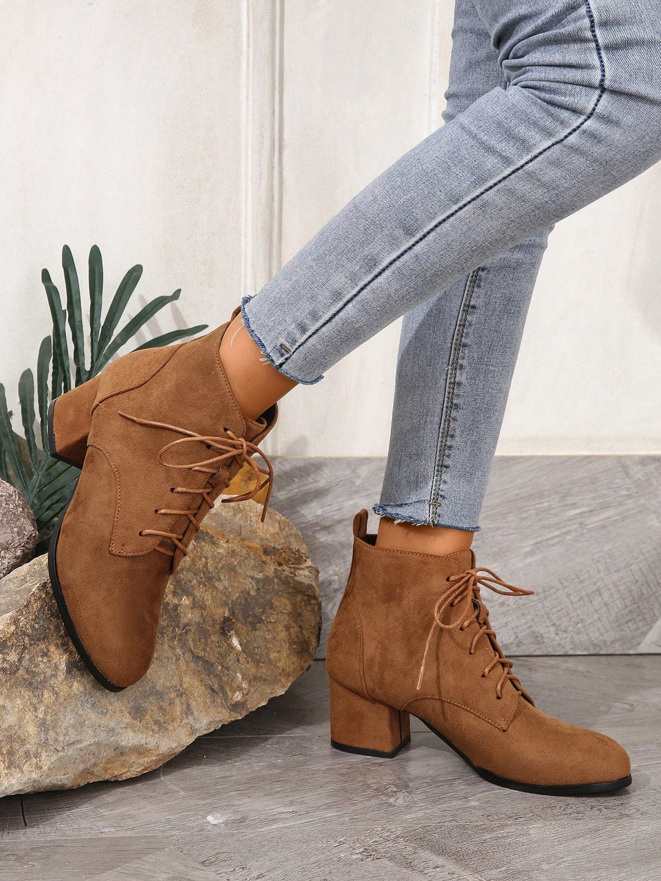 جزمة برقبة طويلة الموضة