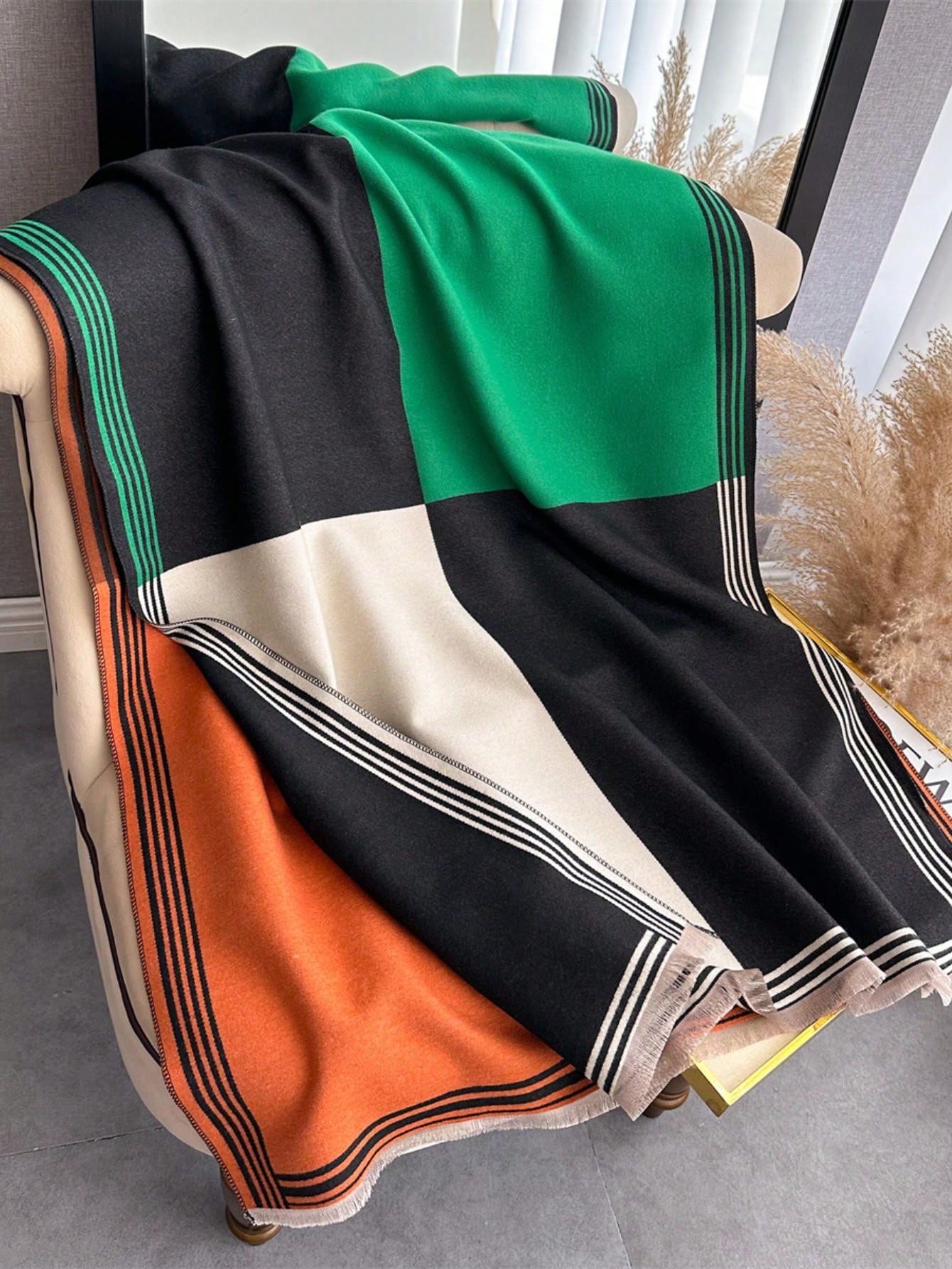 أوشحة نسائية