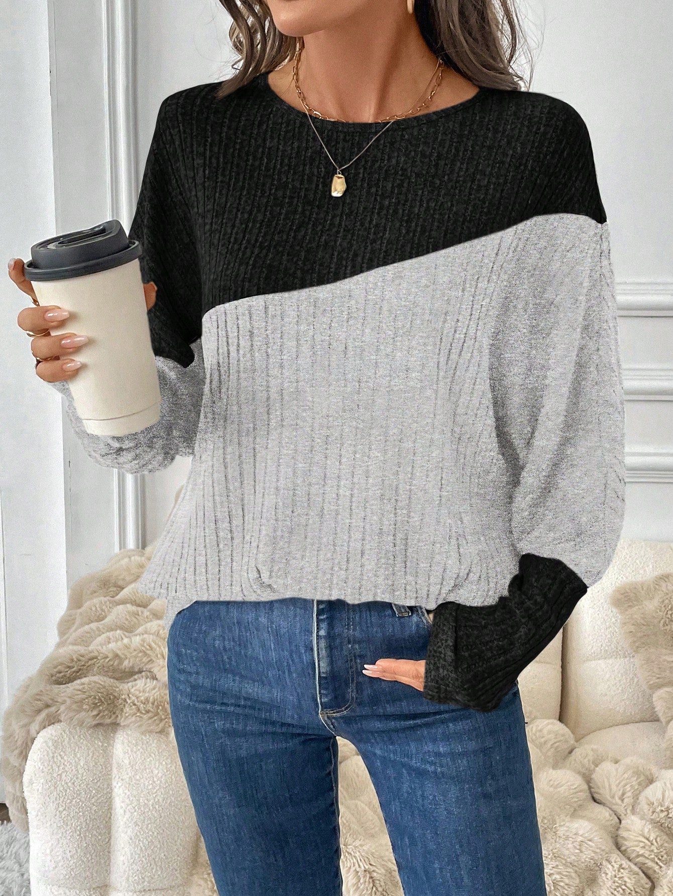 بلوزة رياضية فضفاضة ذات أكمام طويلة على شكل خفاش بألوان متباينة، للنساء