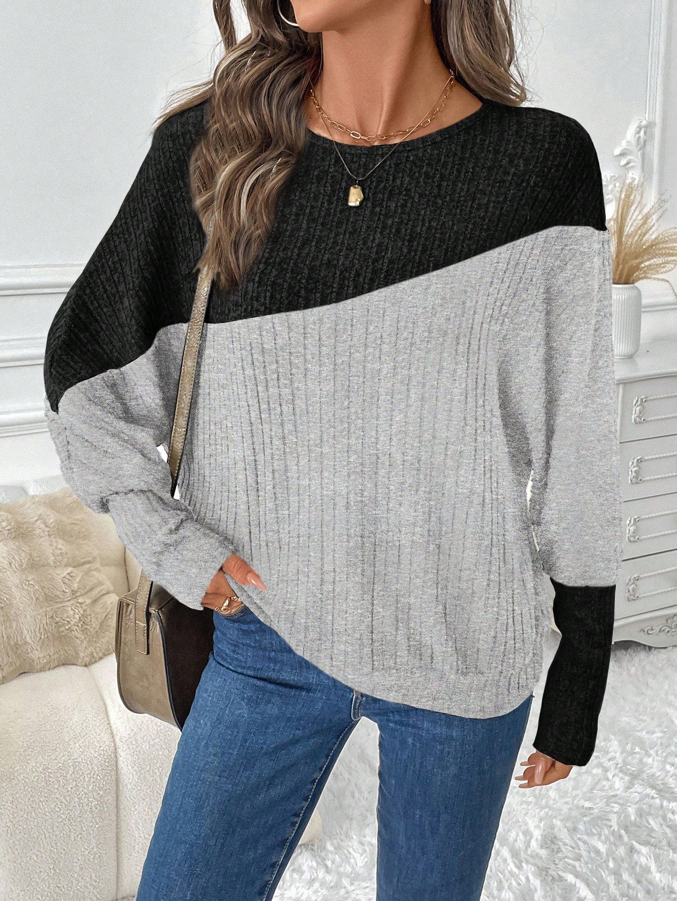 بلوزة رياضية فضفاضة ذات أكمام طويلة على شكل خفاش بألوان متباينة، للنساء