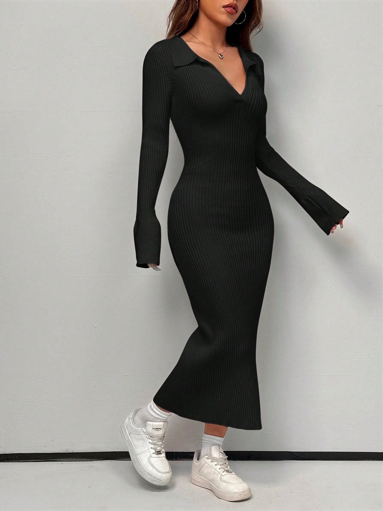 فستان كنزة صوفية طويلة بياقة بولو لون أحادي الخامة بأكمام طويلة مُحببة الملمس، للخريف