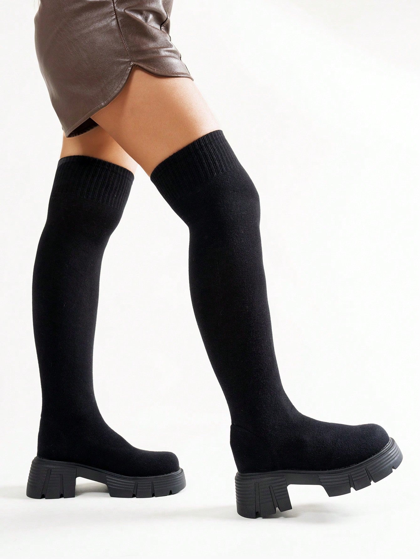 أحذية بوت نسائية فوق الركبة