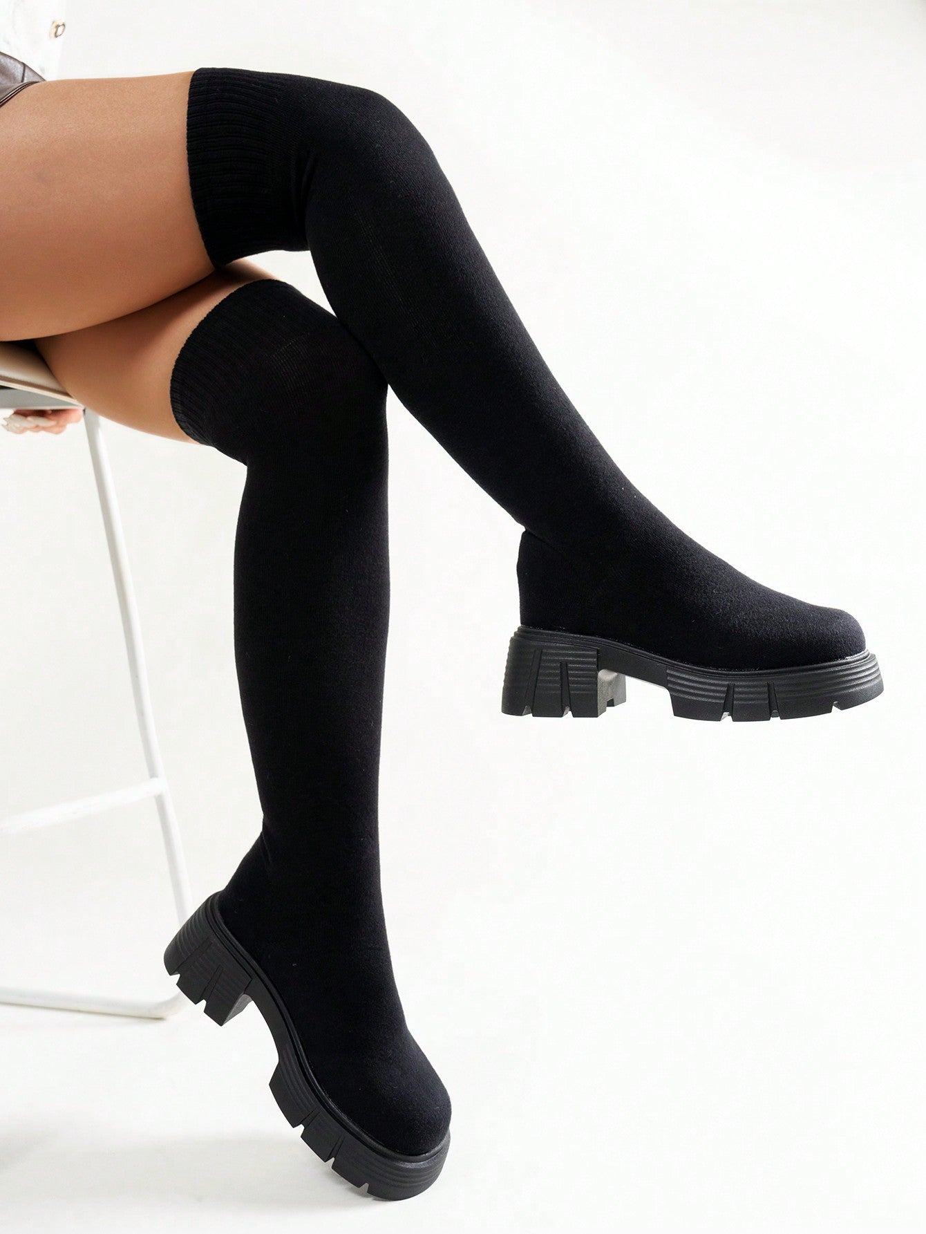 أحذية بوت نسائية فوق الركبة