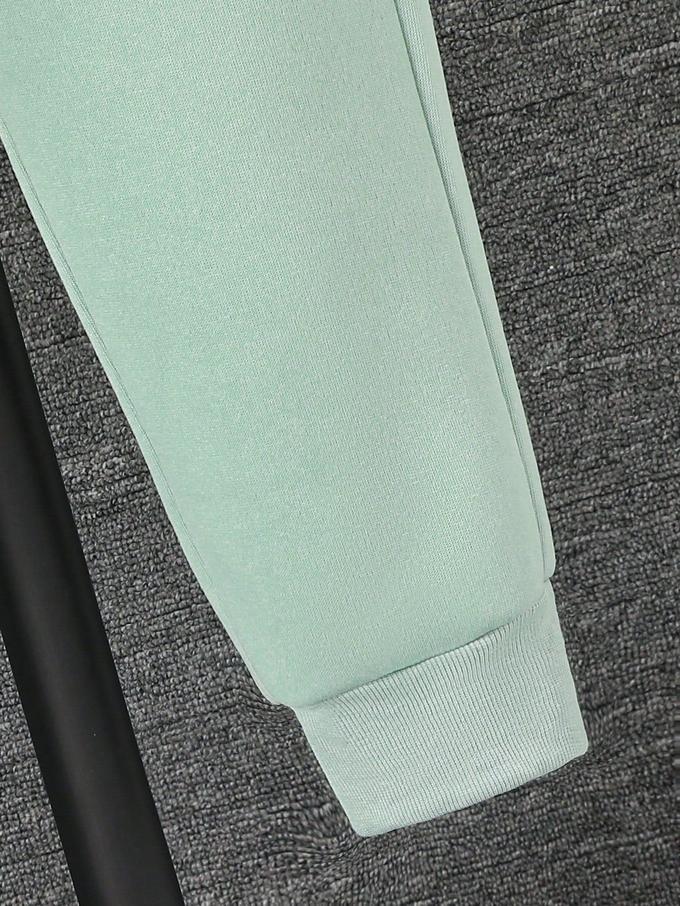 طقم ملابس من قطعتين هوديي بياقة فرائية وبنطلون رياضي للأولاد المراهقين