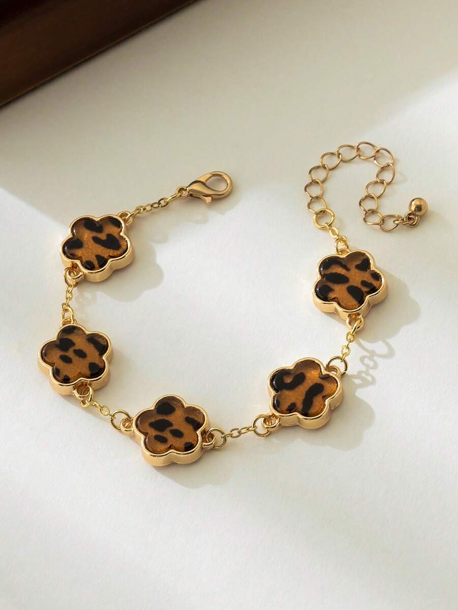 أساور نسائية