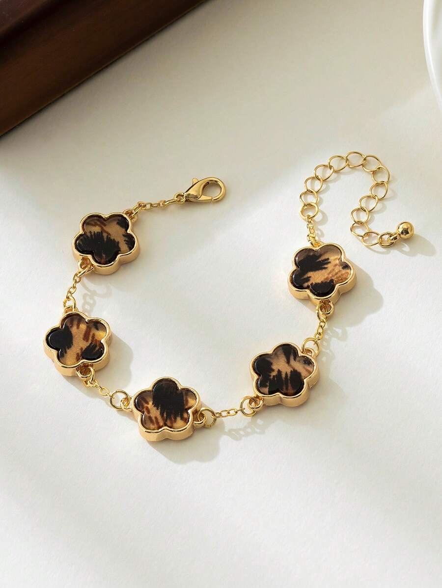 أساور نسائية