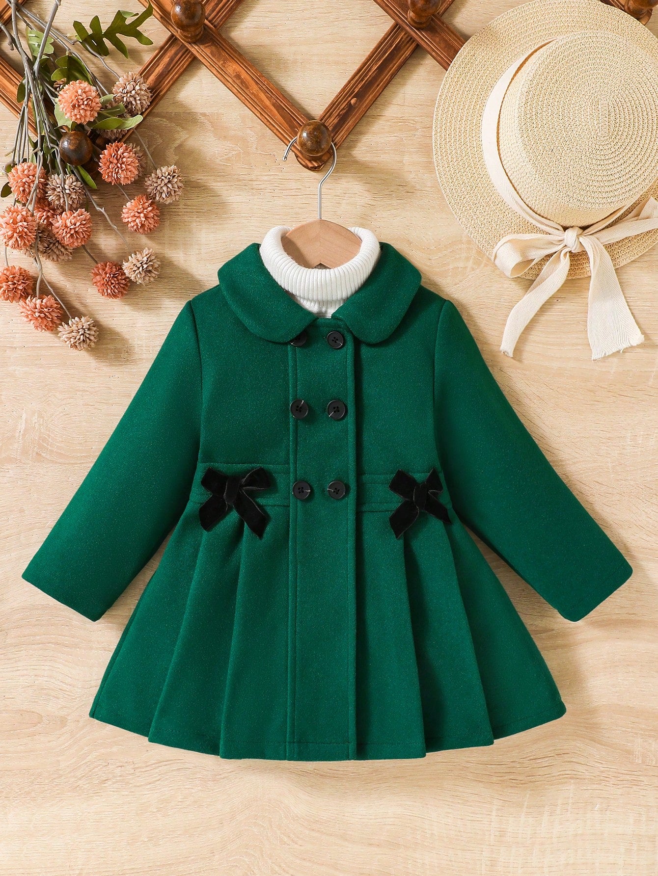 جاكيت بسيط للفتاة بأكمام طويلة وأزرار أمامية ومزين بفيونكة