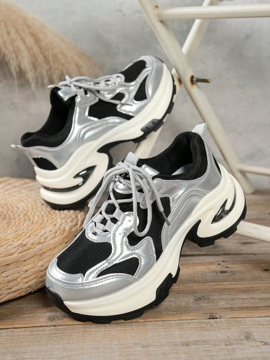 أحذية رياضية نسائية