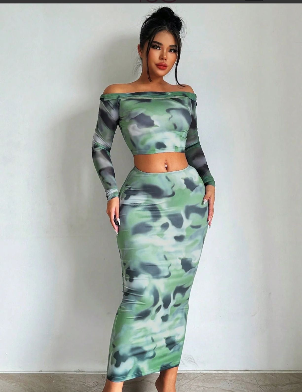 طقم بلوزة وتنورة طويلة بتصميم مطبوع راقي