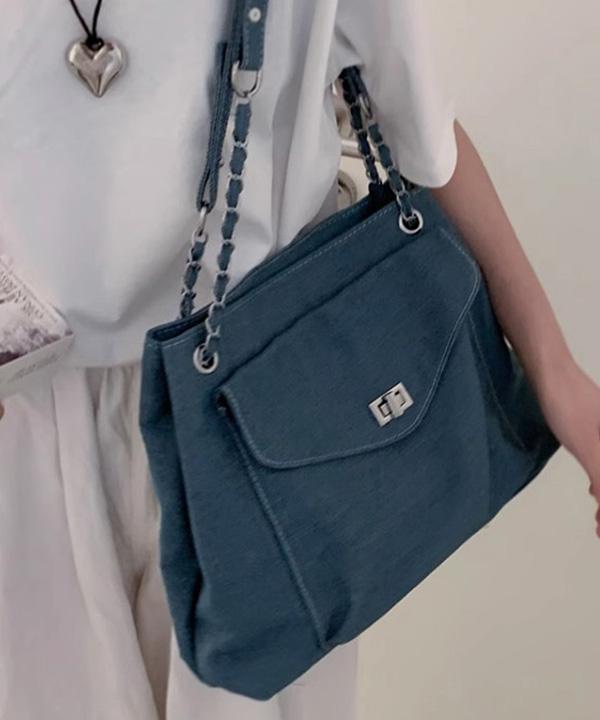 حقيبة نسائية بتصميم أنيق