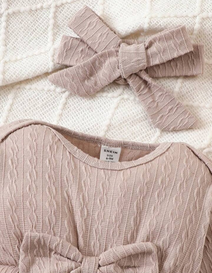 بنطلون قصير للرضع بأكمام مزينة برفوف و ربطة قوس