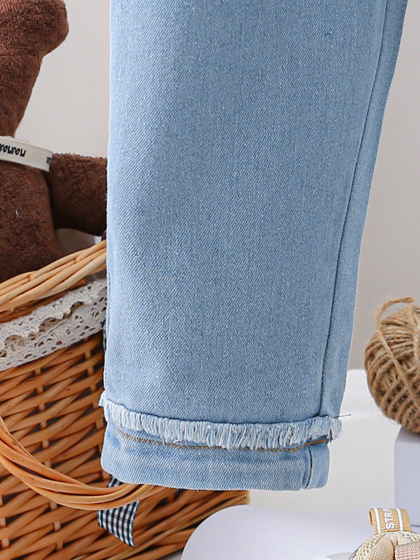 بنطلون جينز بقصة ضيقة وخصر مطاطي للفتيات الصغيرات مع جيوب خلفية