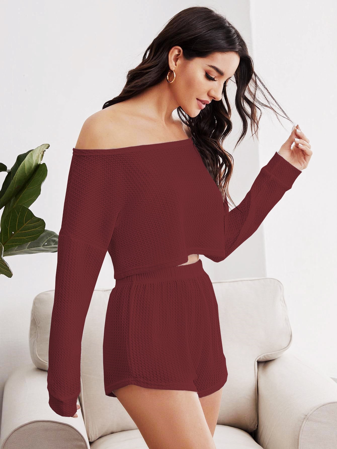 طقم لباس صالة محبوك وافل ومنخفض الكتف وبياقة دائري