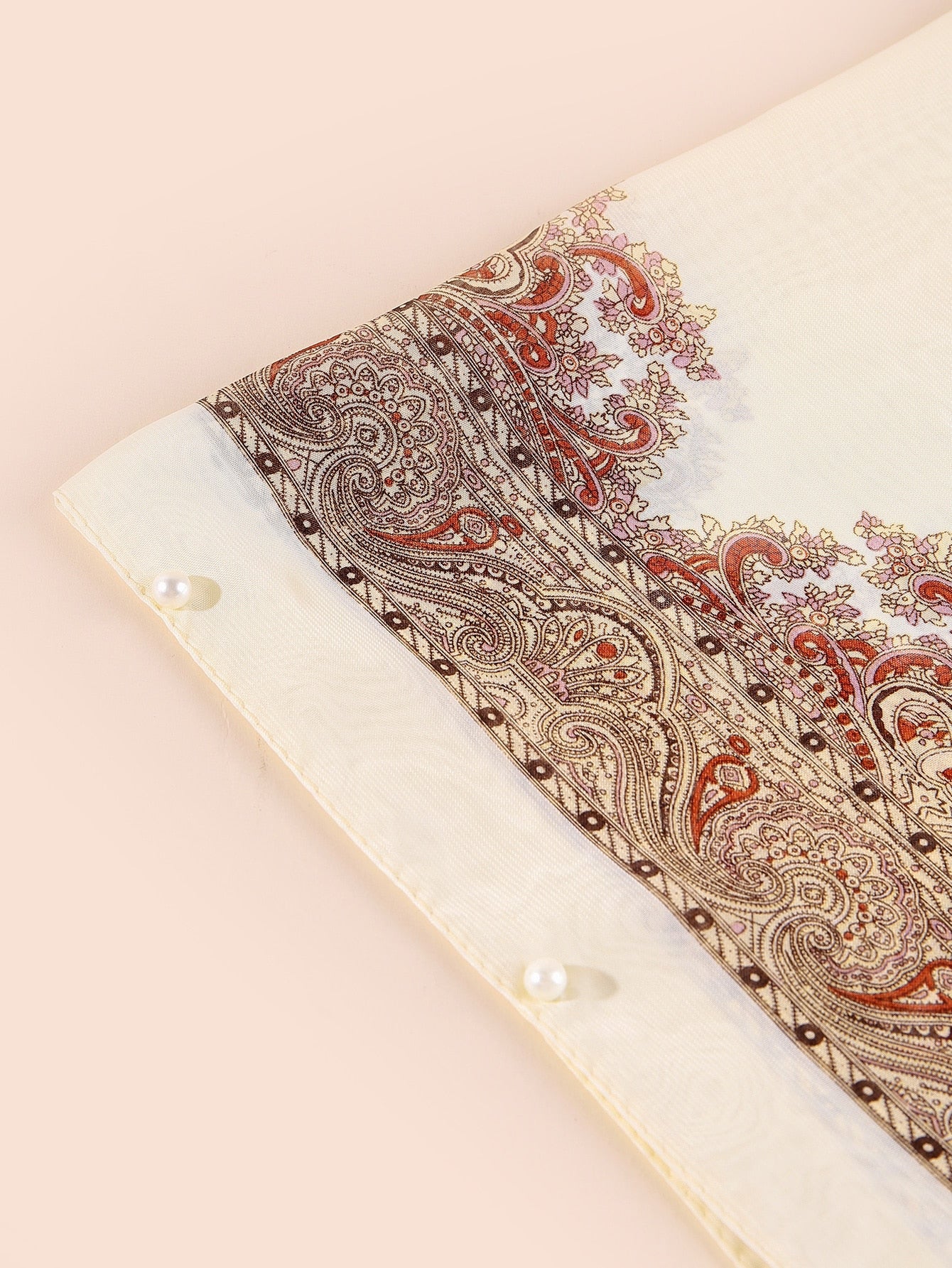 شال مزخرف باللؤلؤ الصناعي