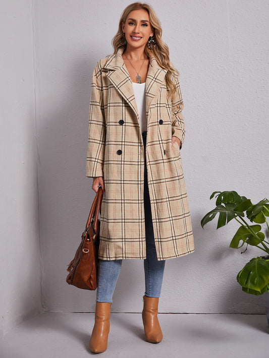 معطف بعنق مفتوح