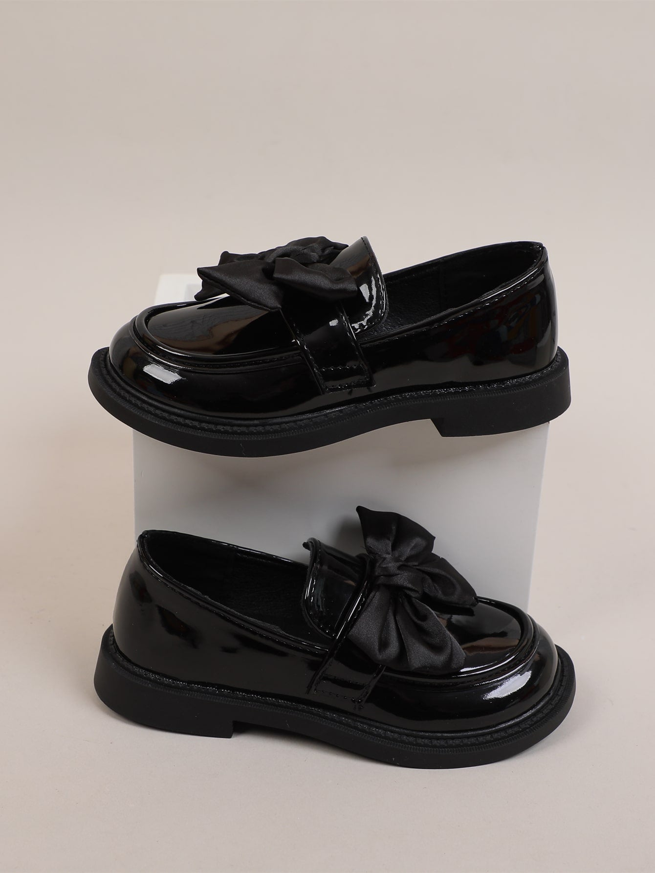 أحذية مسطحة للأطفال