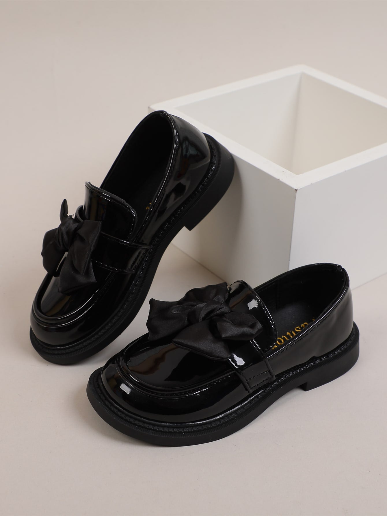 أحذية مسطحة للأطفال