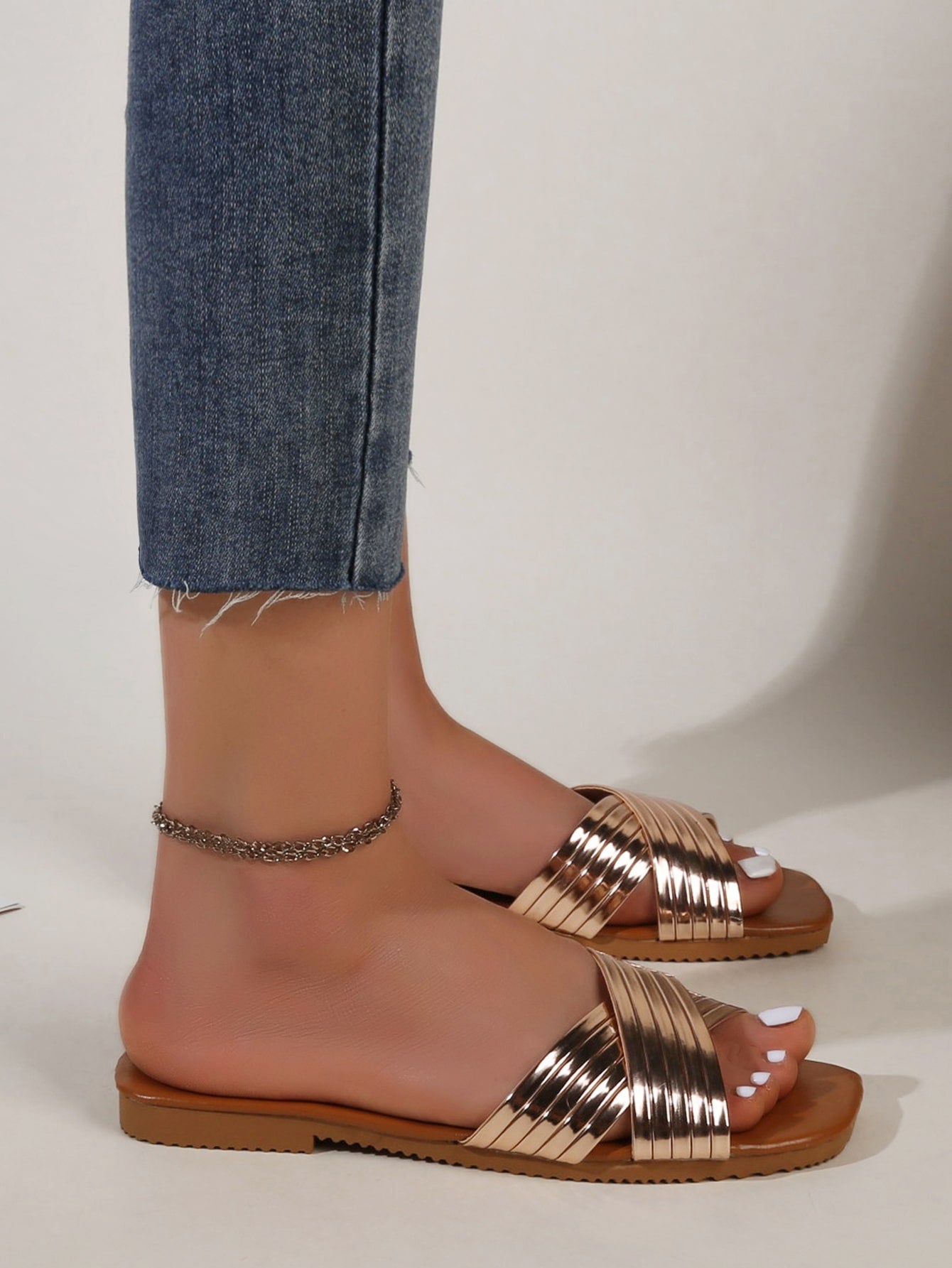 صندل سلايد بسيور متقاطعة