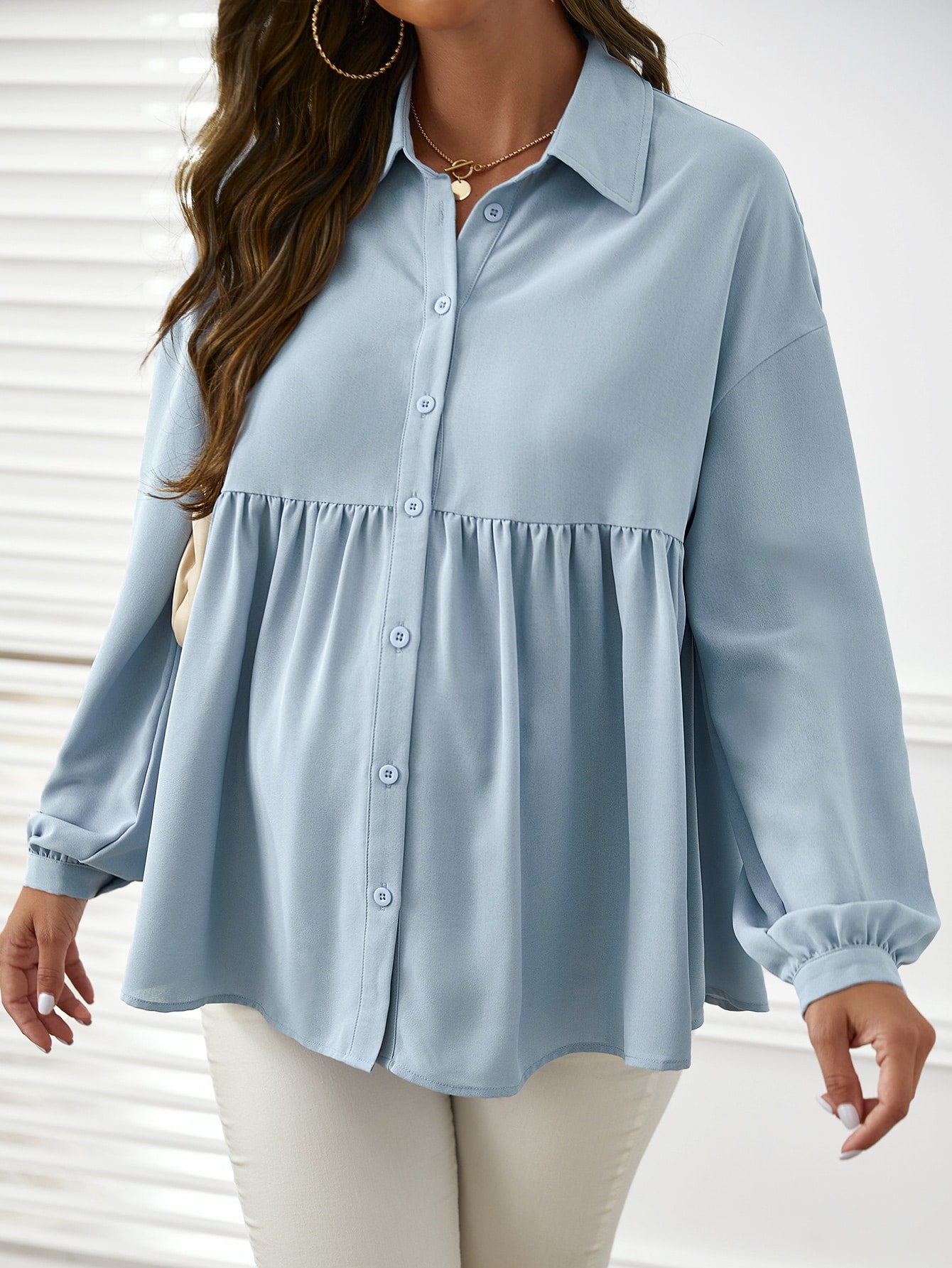 قميص منخفض الاكتاف بحافة انسيابي فتحة بازرار للأمومة