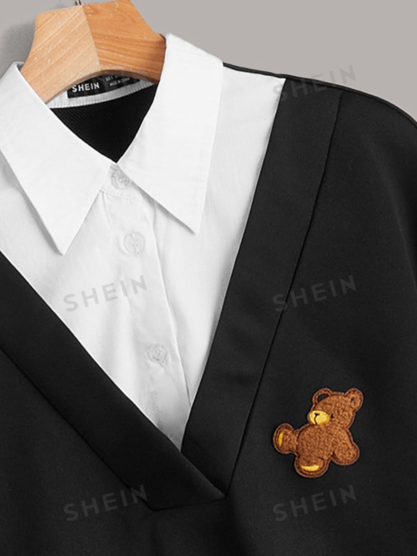 بلوفر ياقة متباينة مصحح بدب 2 في 1