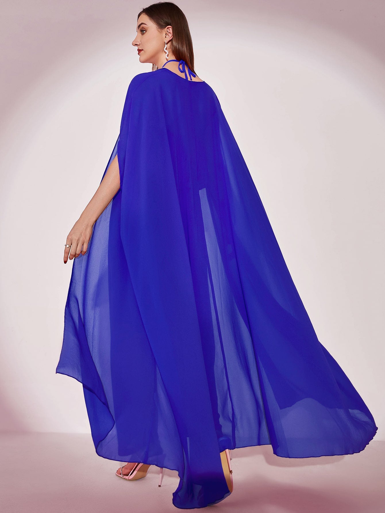 جمبسوت بالرسن والساق الواسع وموحد اللون مع كيمونو وأكمام الجرسة