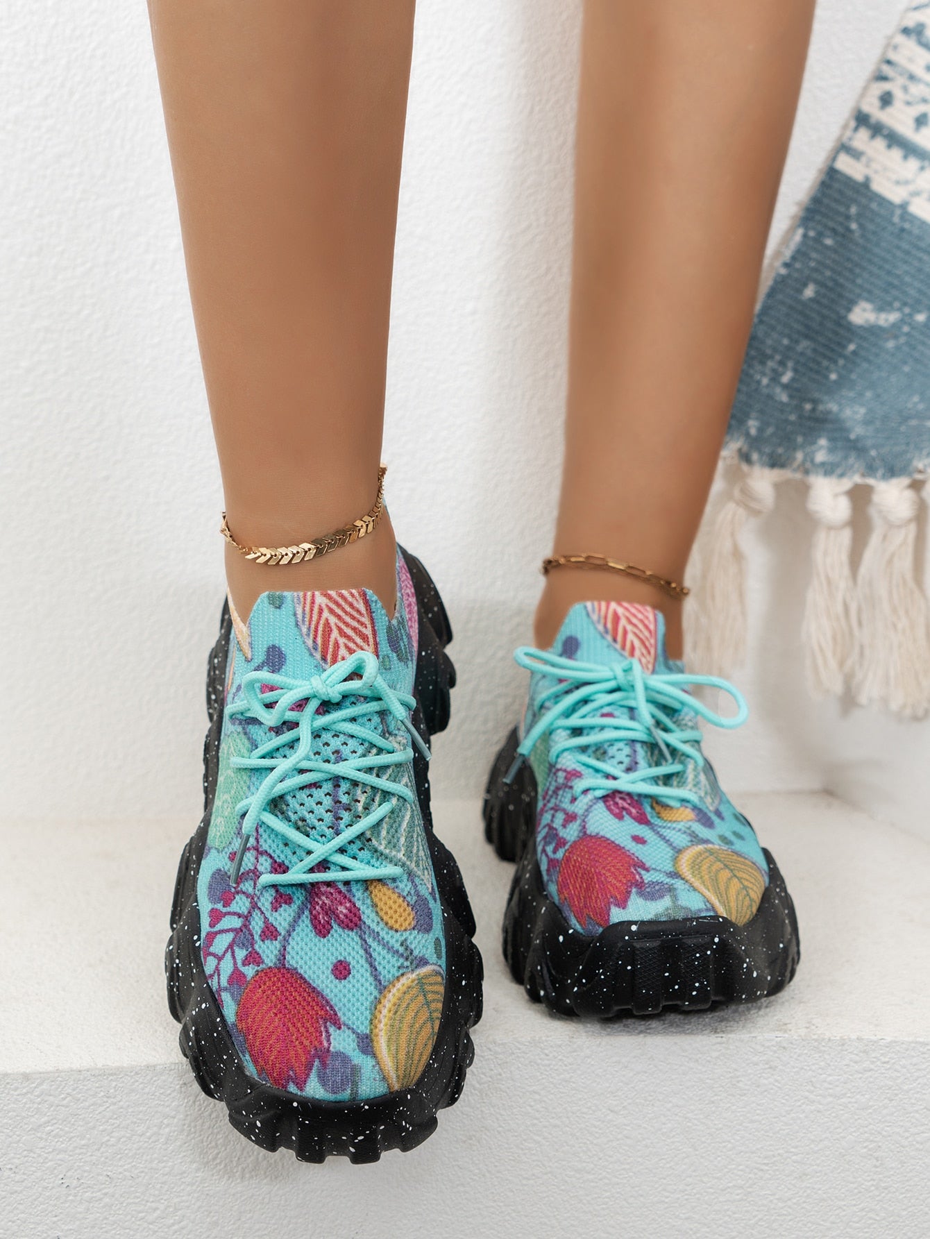 حذاء رياضي إسفين طباعة نبات رباط امامي