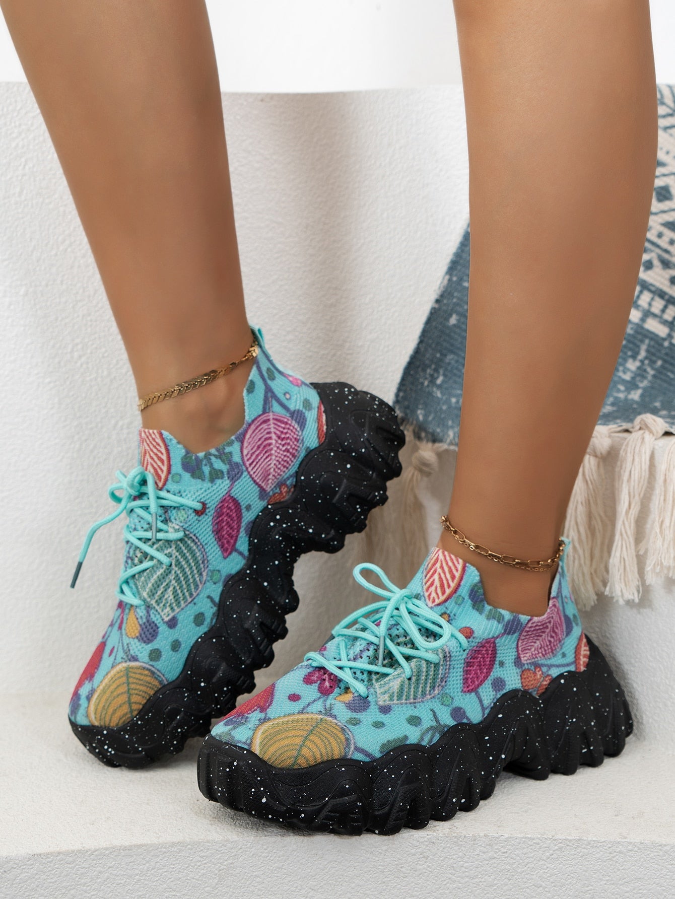 حذاء رياضي إسفين طباعة نبات رباط امامي