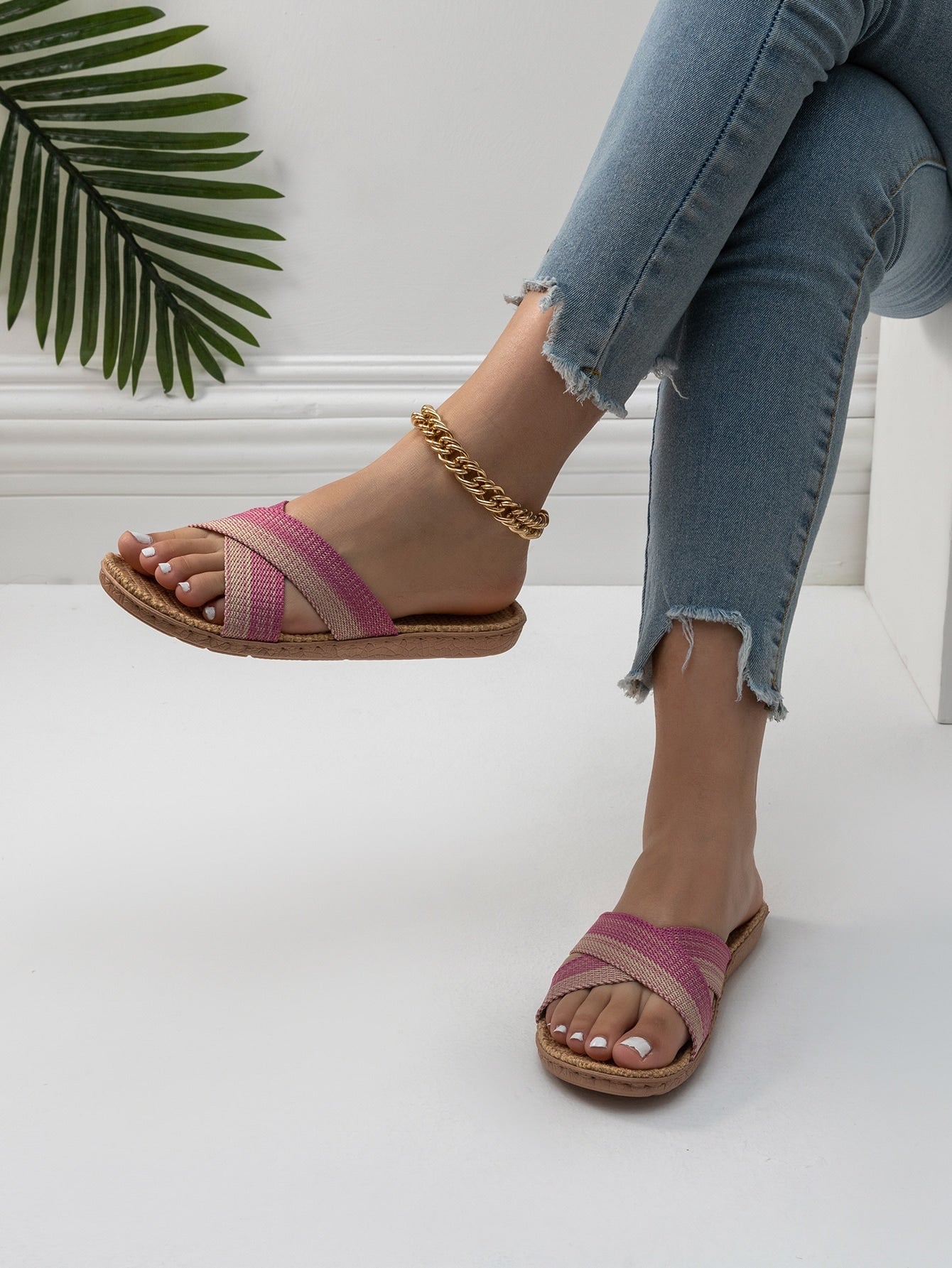 حذاء سلايد نمط مخطط حزام متقاطع