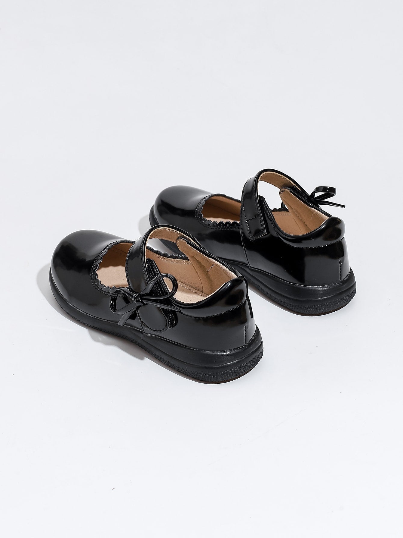 أحذية مسطحة للأطفال