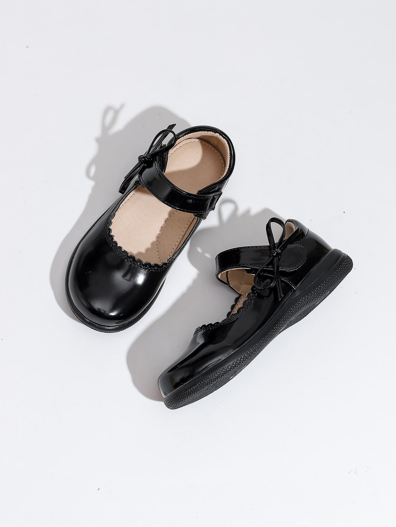 أحذية مسطحة للأطفال