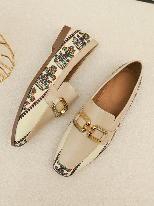 أحذية مسطحة نسائية