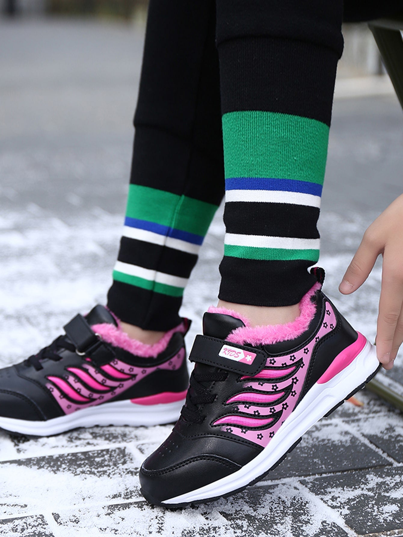 حذاء جري زهر ديزي و بطباعة أحرف مبطن حراري بنات