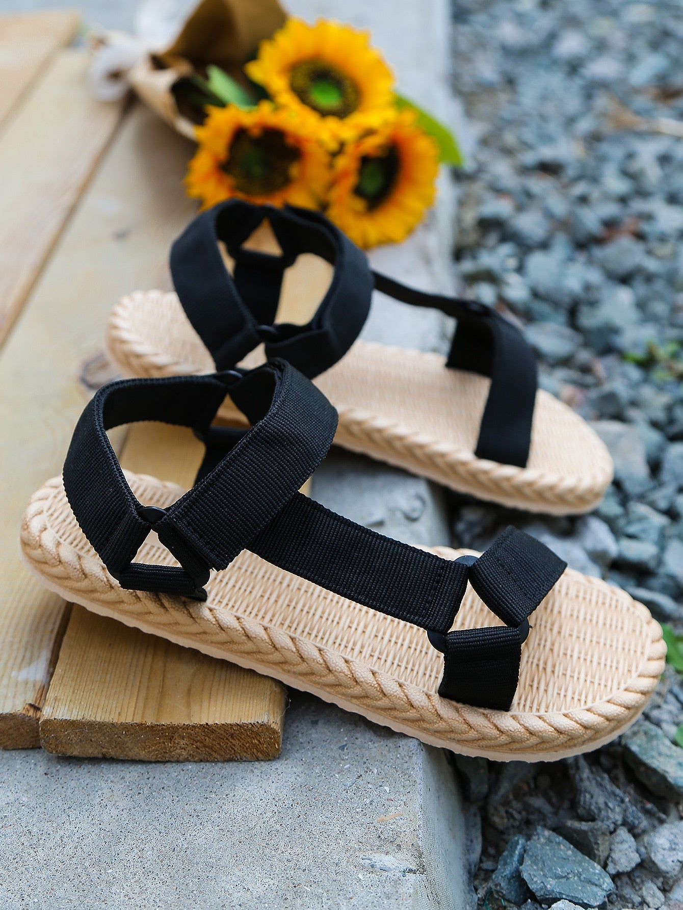 صنادل مثلث زخرفة حزام كاحل