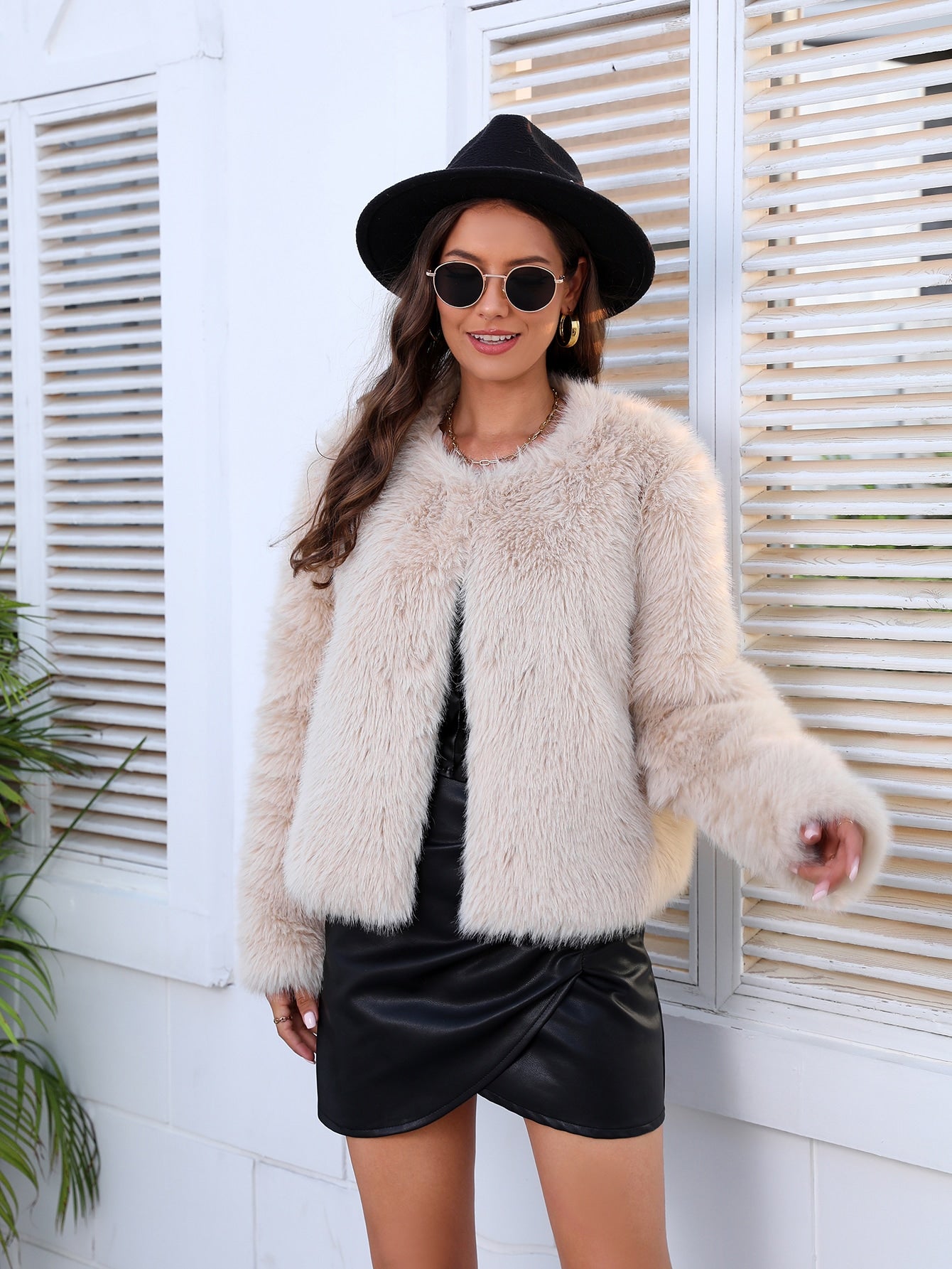 معطف موحدة اللون مفتوح امامي زغبي