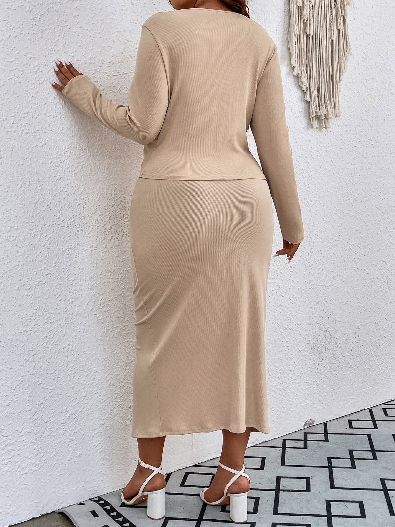 مقاس كبير تي شيرت قص مجوف و تنورة ثنية فتحة للفخذ