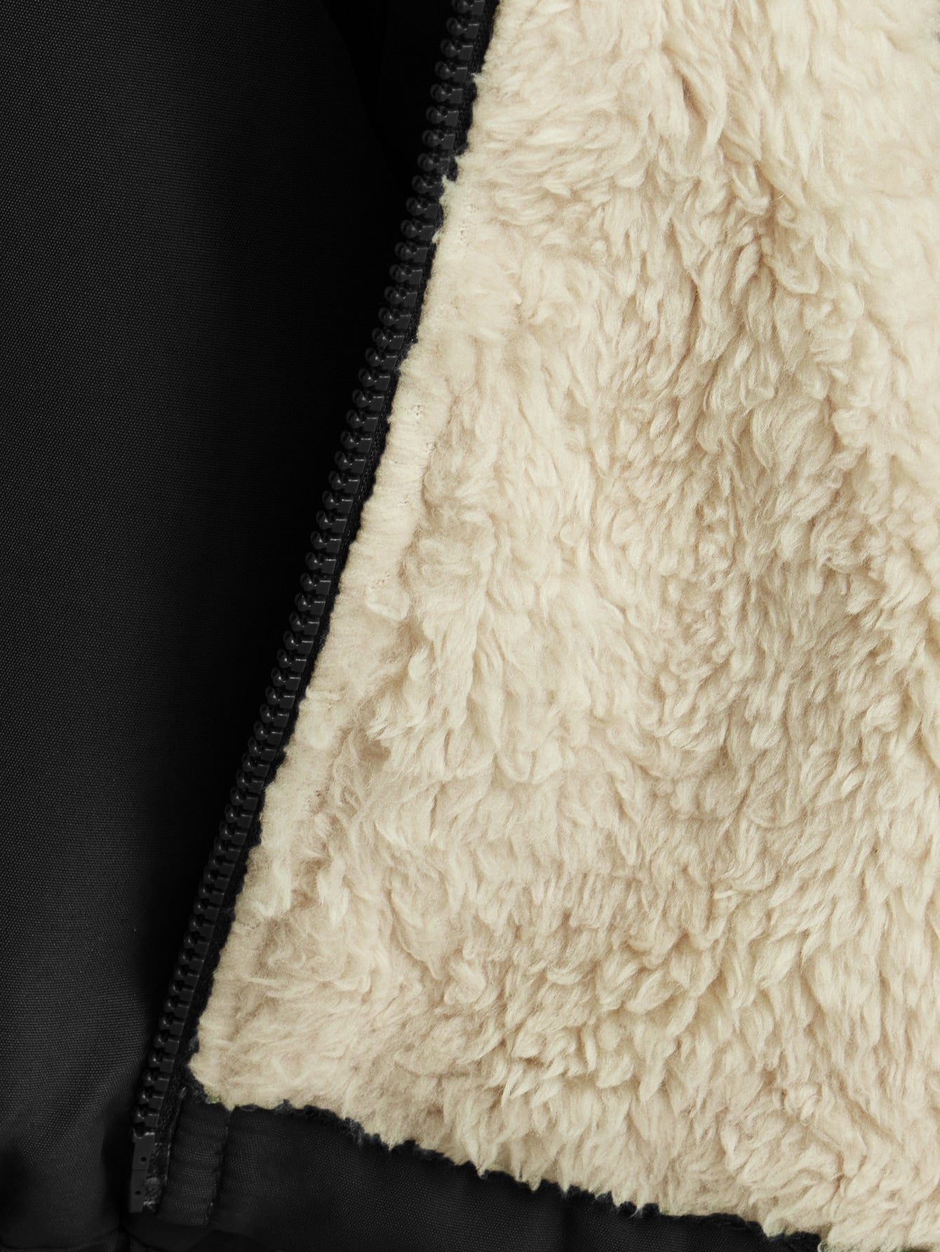 جاكيت صوفي بقلنسوة و سحّاب طويل و كاب ، لطفلة لون سادة مناسب لفصل الخريف و الشتاء