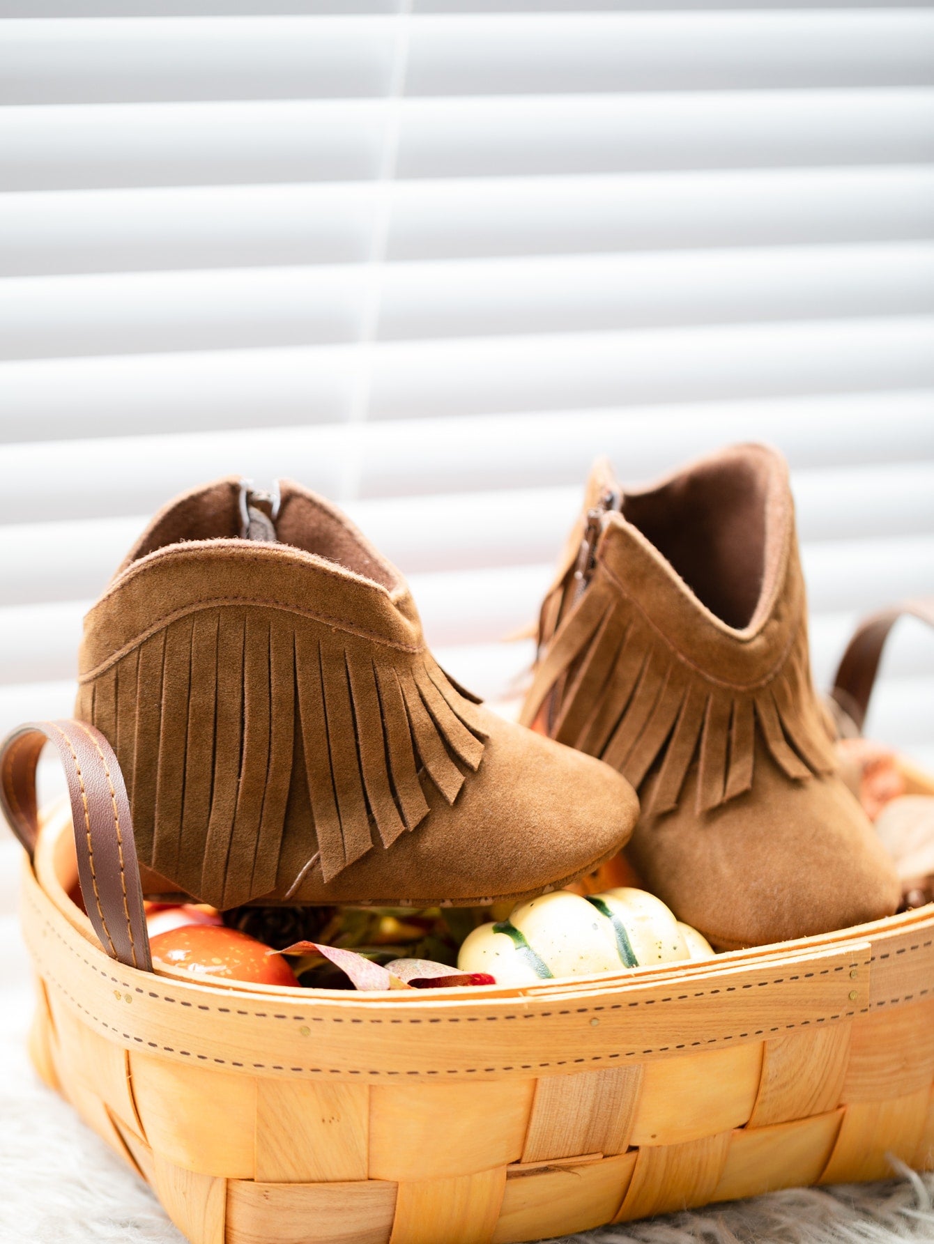 جزمه ملائم عريض مزخرف الحافة للبنات للرضع