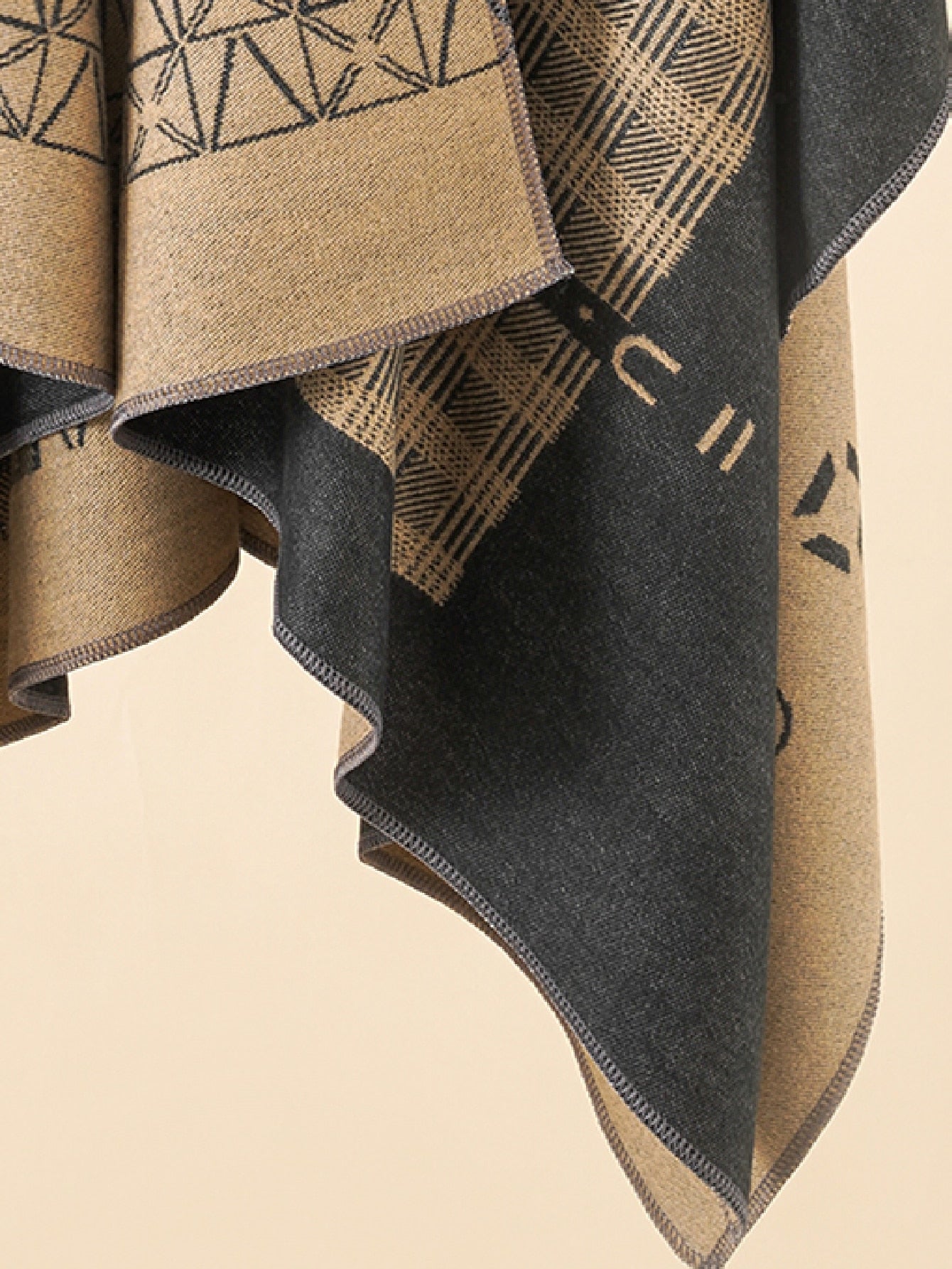 شال نمط هندسي قطعة واحدة