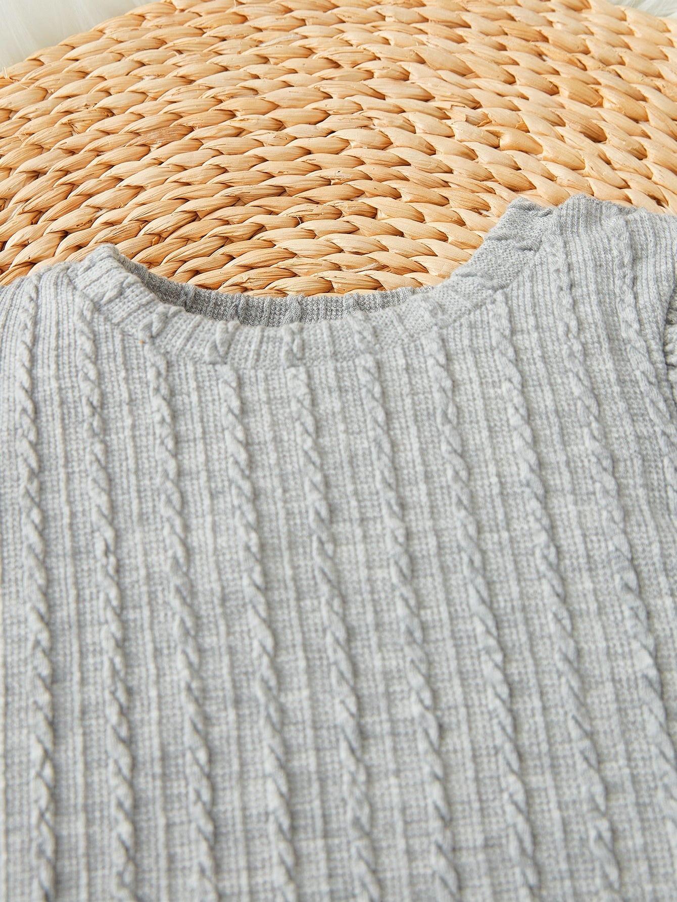 تي شيرت مقلم بكشكش و بنطلون عقدة الفراشة أمامية