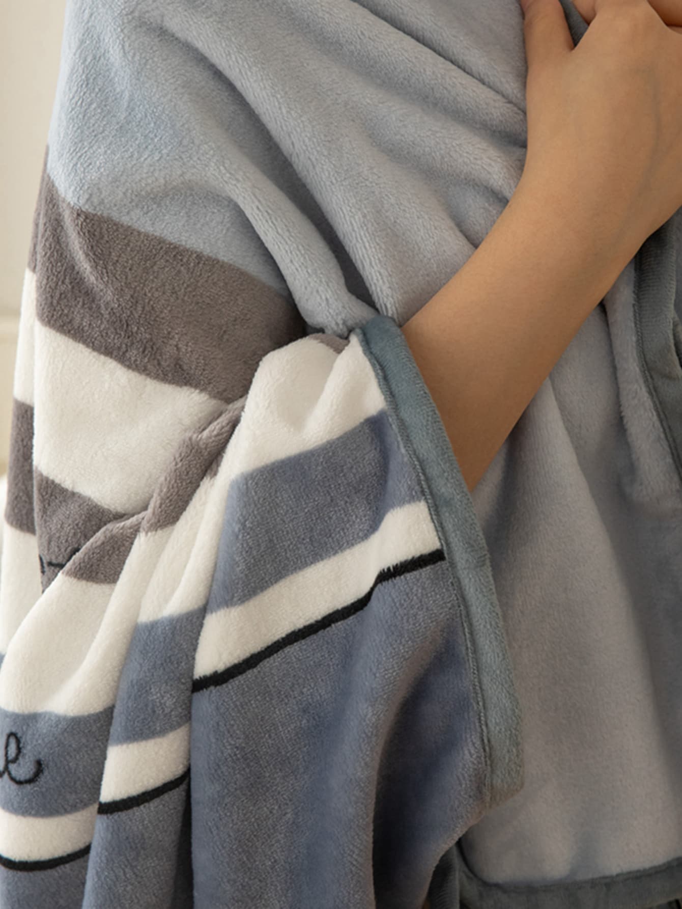 بطانية نمط مخطط يمكن ارتداؤها قطعة واحدة