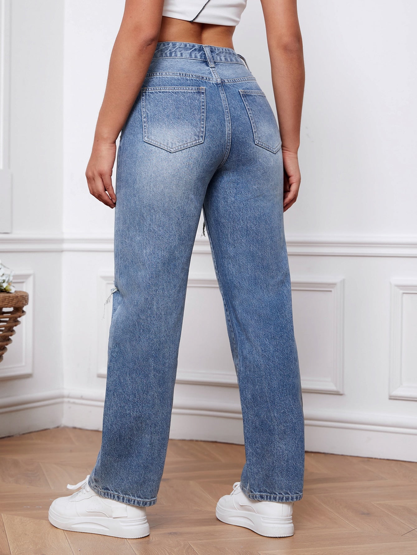 جينز بساق مستقيم ممزق