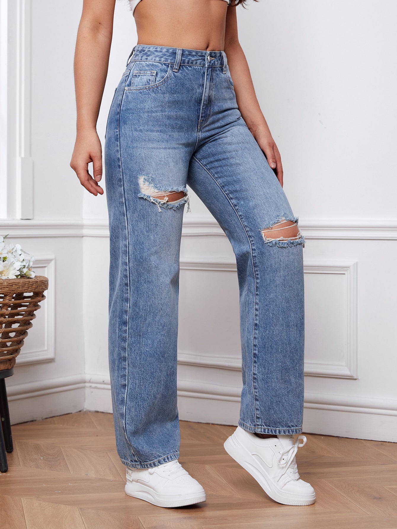 جينز بساق مستقيم ممزق