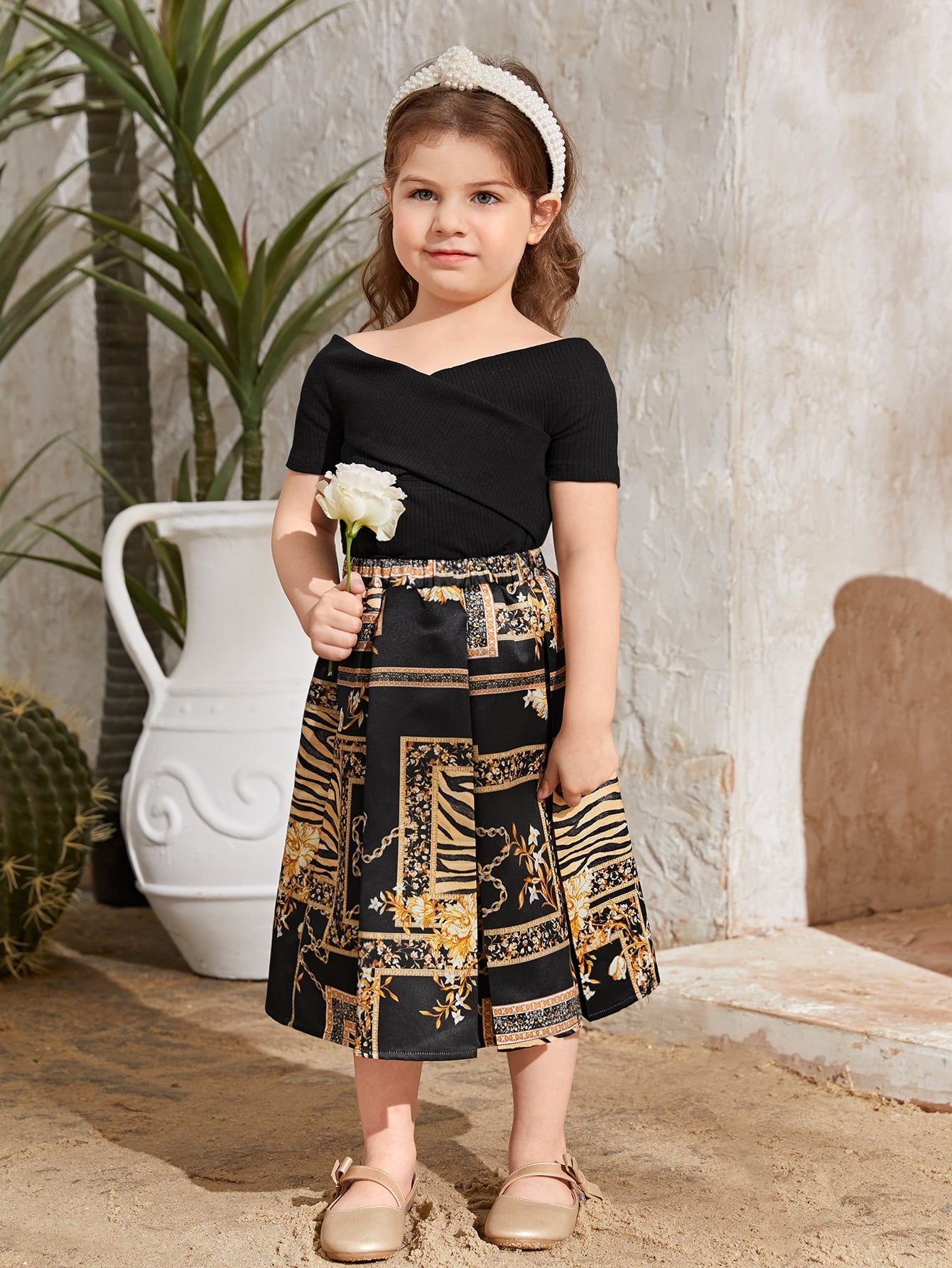 طقم قطعتين طفلة صغيرة