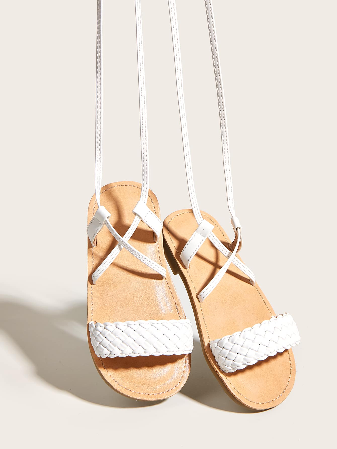 صنادل مسطح بتفاصيل منسوج ربطة ساق تصميم حزام عطلة الصيف بنات