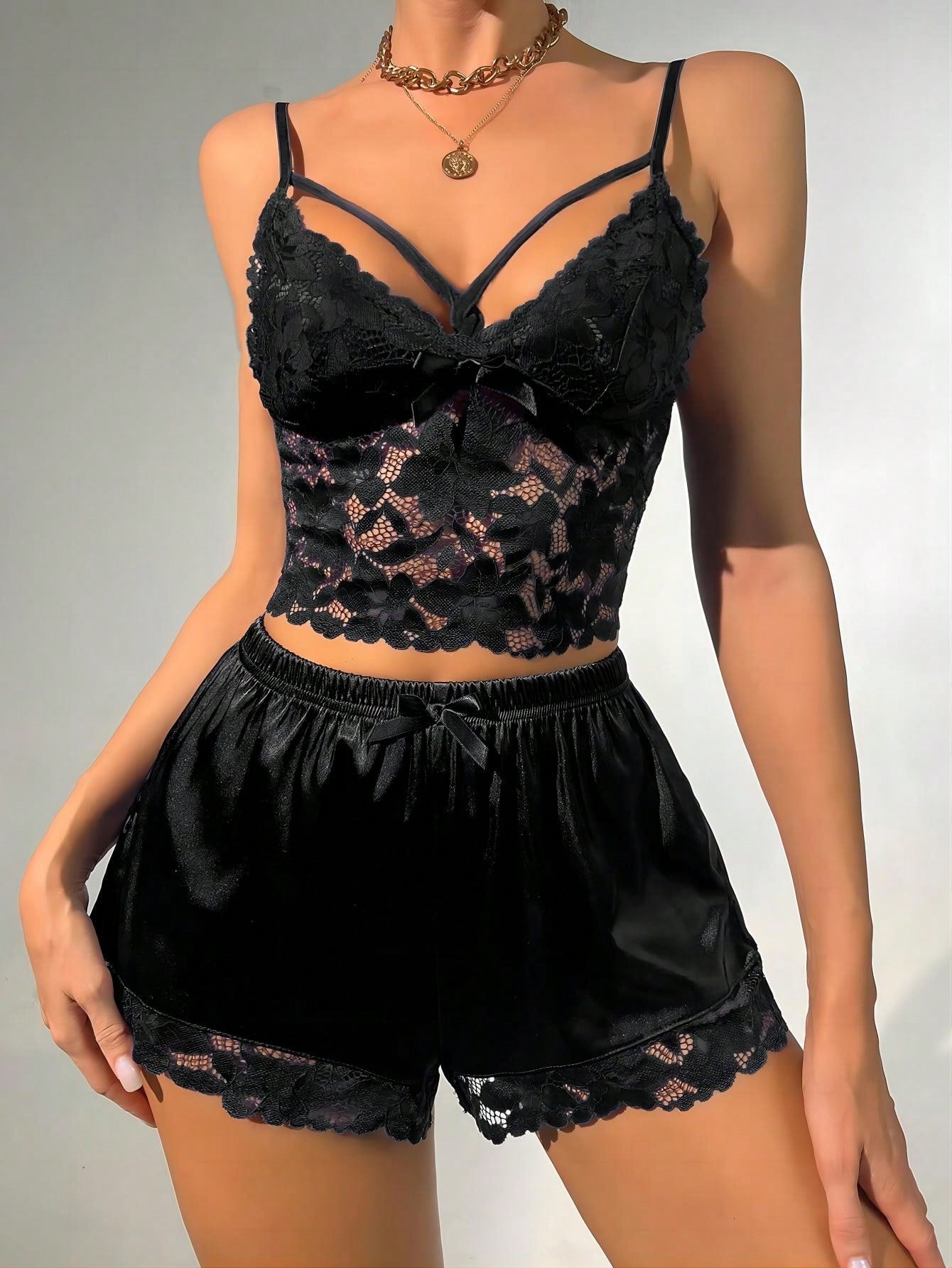 طقم بيجامة دانتيل زهري عقدة الفراشة أمامية ساتان