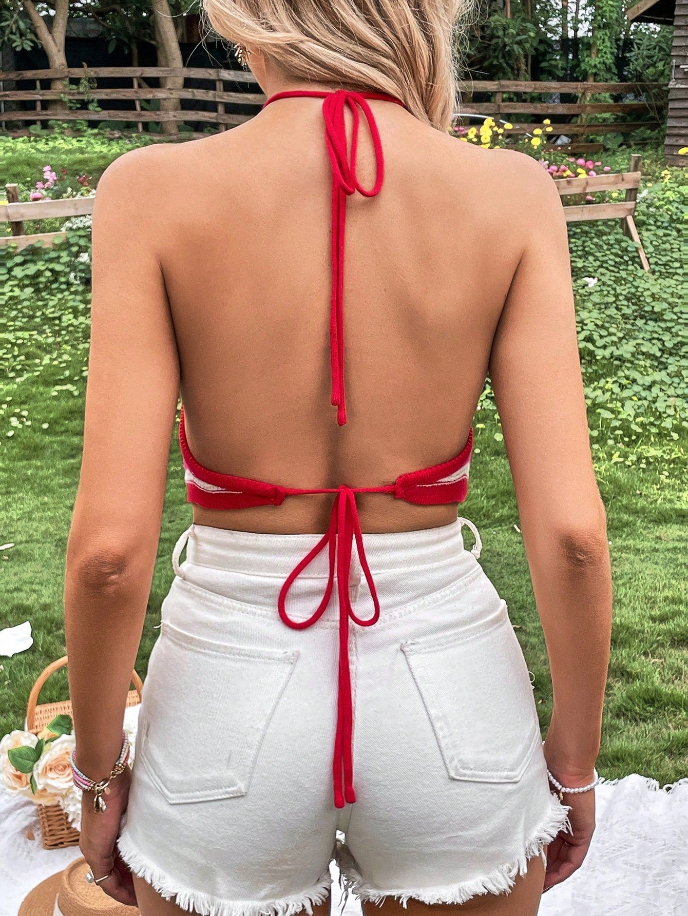 لباس علوي محبوك نمط شيفرون مكشوف الظهر بربطة رسن